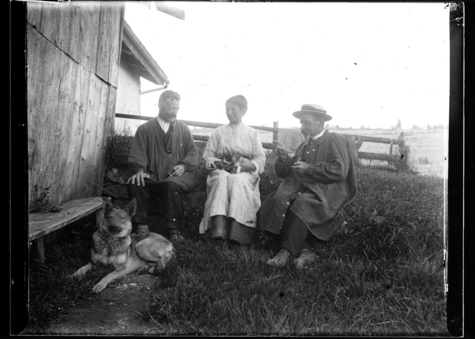 ArCJ - 1 femme, 2 hommes - 137 J 2591 a