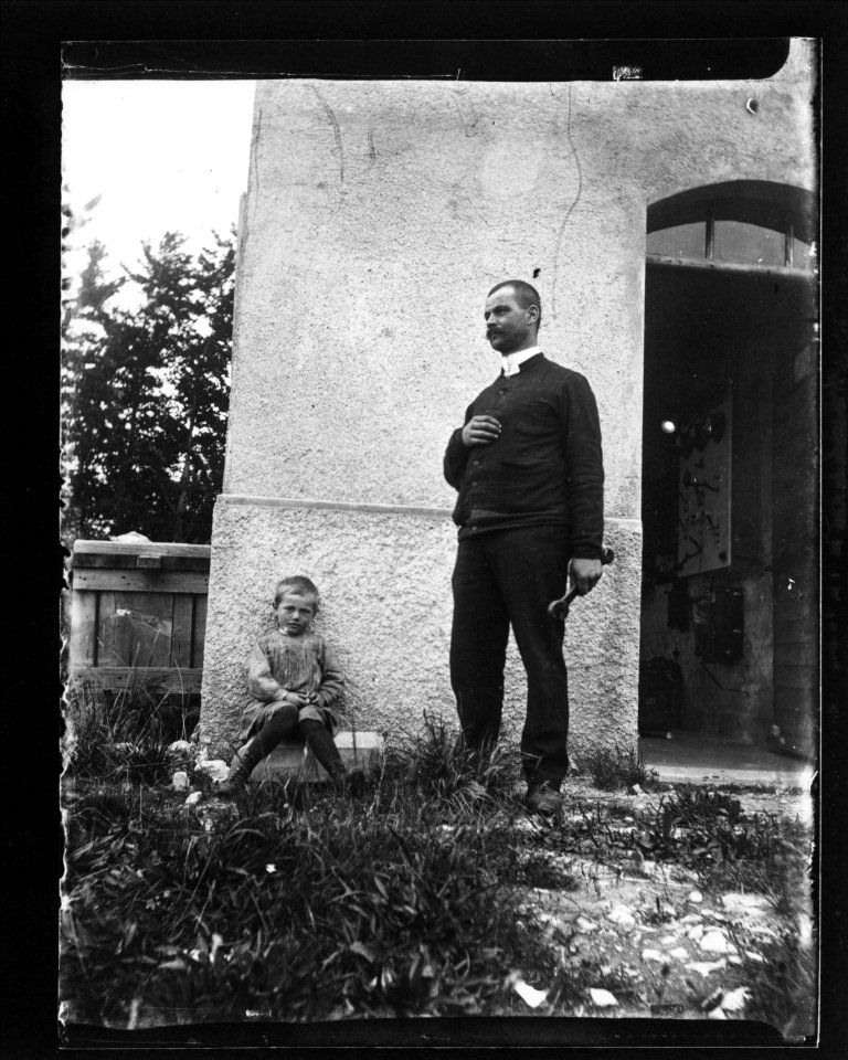 ArCJ - 1 homme, 1 enfant - 137 J 1037 a