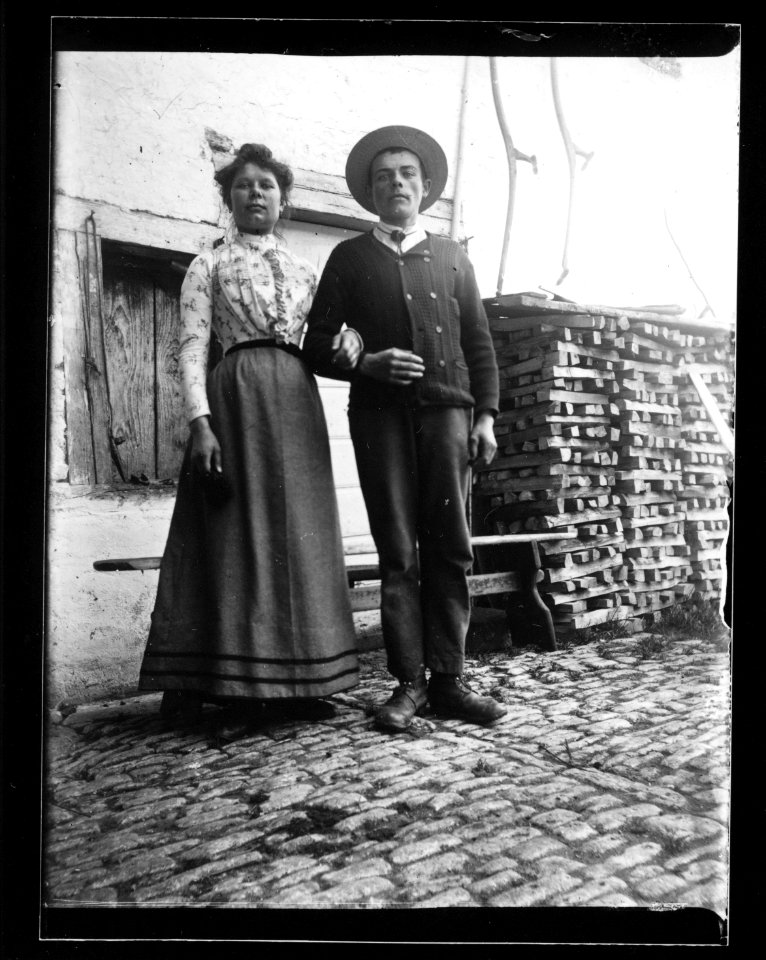 ArCJ - 1 homme, 1 femme - 137 J 1498 a