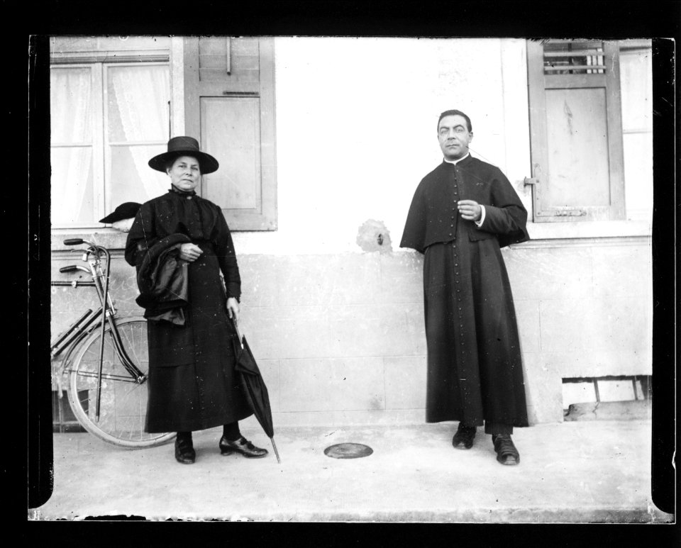 ArCJ - 1 homme, 1 femme - 137 J 1612 a