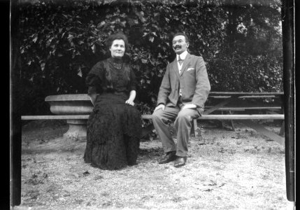 ArCJ - 1 homme, 1 femme - 137 J 2896 a