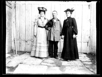 ArCJ - 2 femmes, 1 homme - 137 J 2266 a