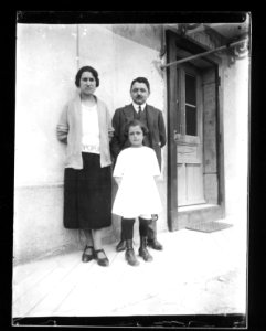 ArCJ - 1 homme, 1 femme, 1 fille - 137 J 1637 a