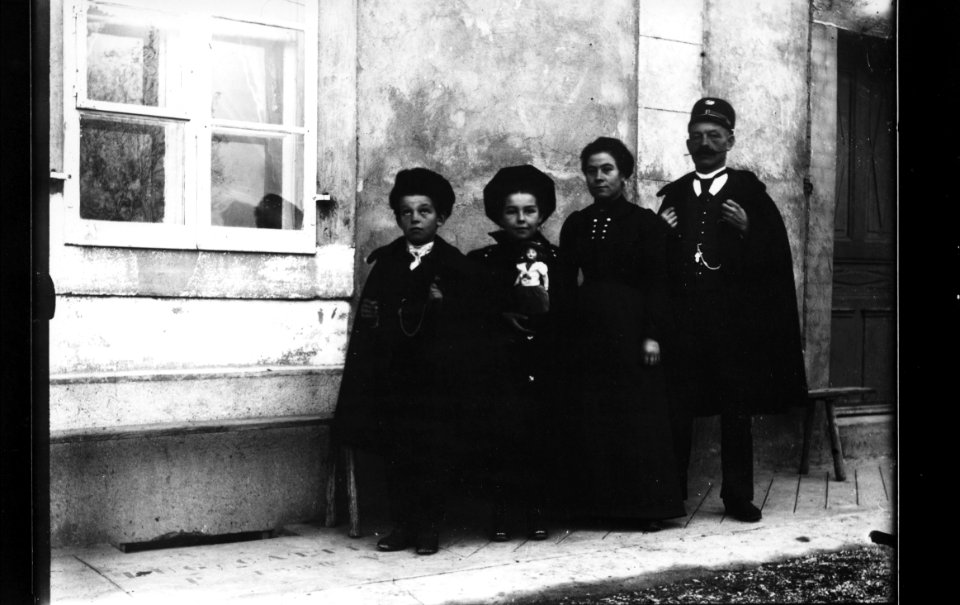 ArCJ - 1 homme, 1 femme, 1 garçon, 1 fille - 137 J 2018 b