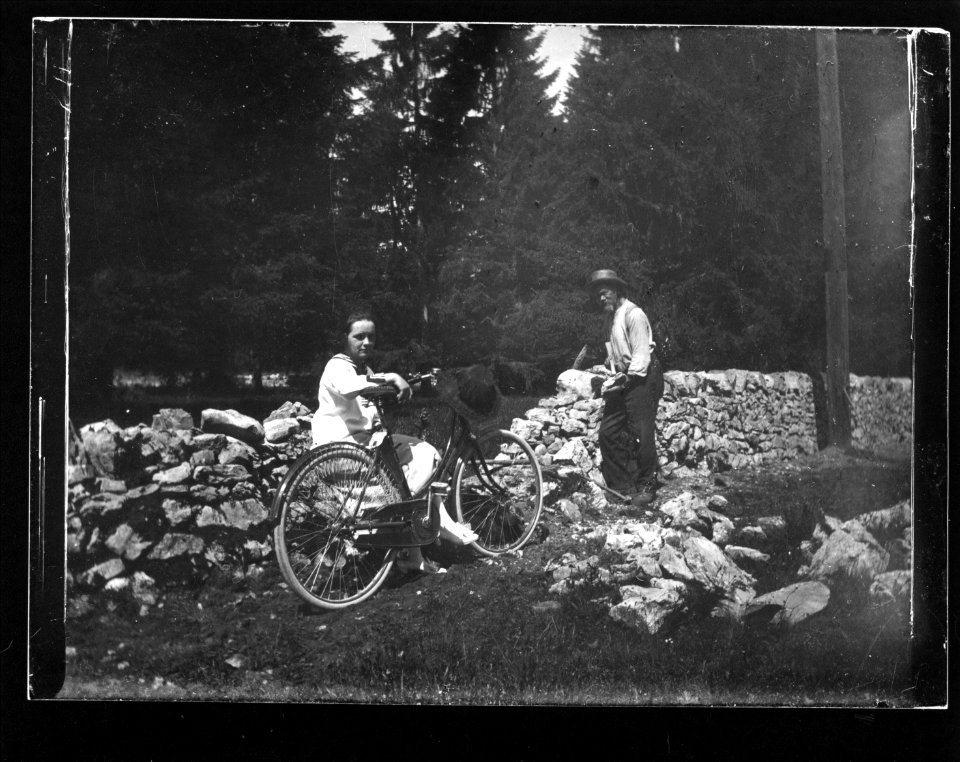 ArCJ - 1 homme, 1 fille - 137 J 1487 a