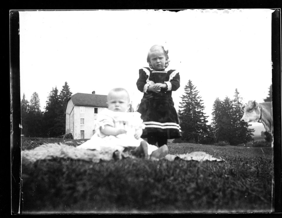 ArCJ - 2 enfants - 137 J 722 a