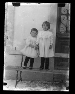 ArCJ - 2 enfants - 137 J 1351 a