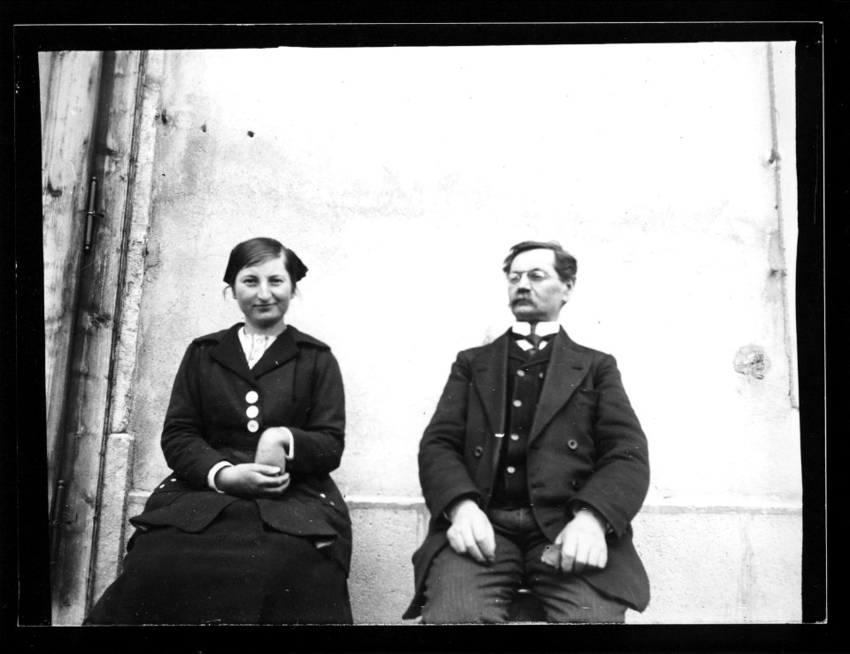 ArCJ - 1 homme, 1 fille - 137 J 1509 a
