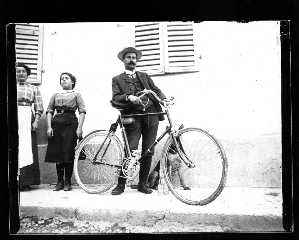 ArCJ - 1 homme, 2 femmes - 137 J 1948 a