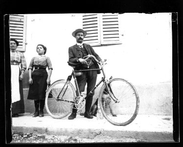 ArCJ - 1 homme, 2 femmes - 137 J 1948 a