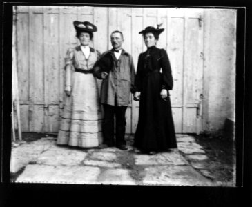 ArCJ - 2 femmes, 1 homme - 137 J 2265 a