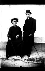 ArCJ - 2 hommes - 137 J 1215 b