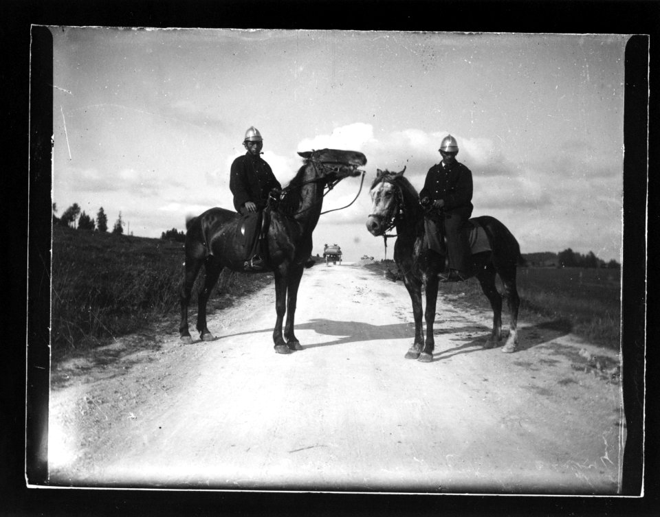 ArCJ - 2 hommes - 137 J 1348 a