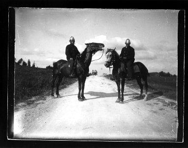 ArCJ - 2 hommes - 137 J 1348 a