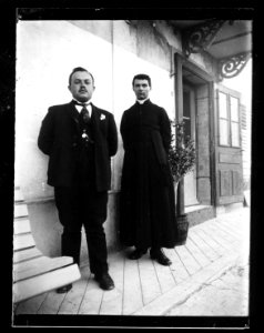 ArCJ - 2 hommes - 137 J 1615 a