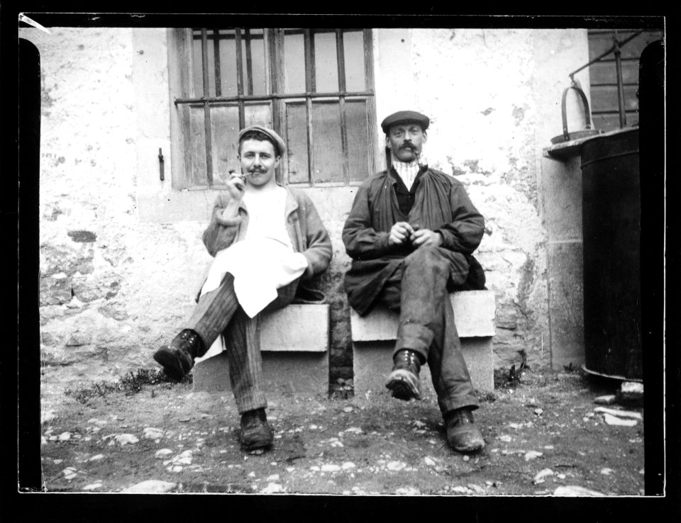 ArCJ - 2 hommes - 137 J 1627 a