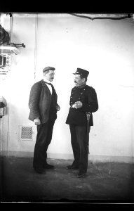 ArCJ - 2 hommes - 137 J 1769 b