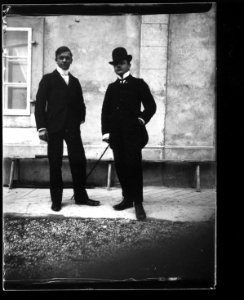 ArCJ - 2 hommes - 137 J 2413 a
