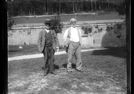 ArCJ - 2 hommes - 137 J 2463 a