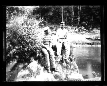 ArCJ - 2 hommes - 137 J 812 a