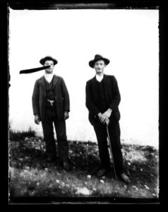 ArCJ - 2 hommes - 137 J 865 a