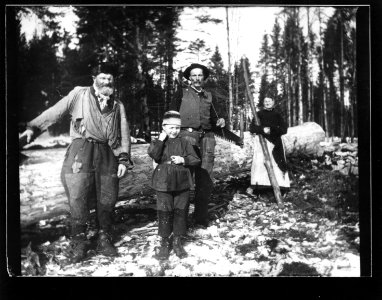 ArCJ - 2 hommes, 1 femme, 1 garçon - 137 J 861 a