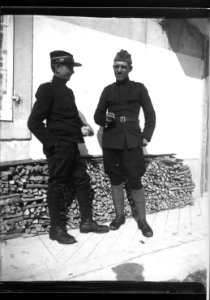ArCJ - 2 hommes - 137 J 2436 a