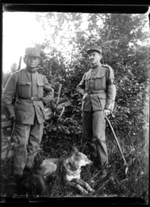 ArCJ - 2 hommes - 137 J 2499 a