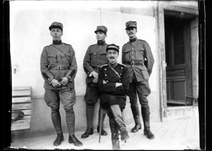 ArCJ - 4 hommes - 137 J 2486 a