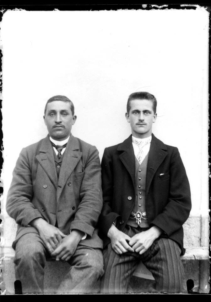 ArCJ - 2 hommes - 137 J 2932 a