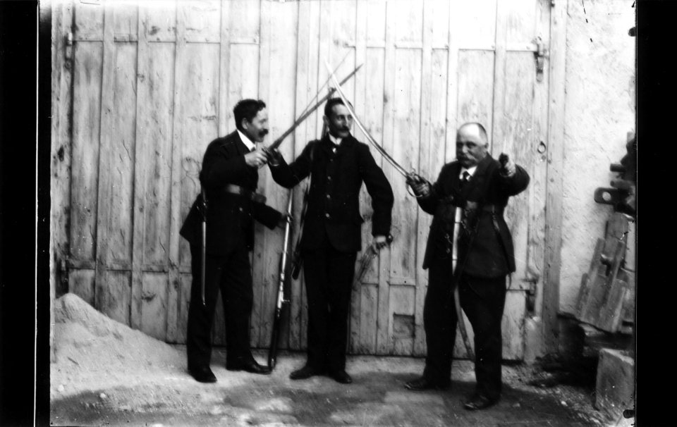 ArCJ - 3 hommes - 137 J 178 b
