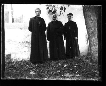 ArCJ - 3 hommes - 137 J 1556 a