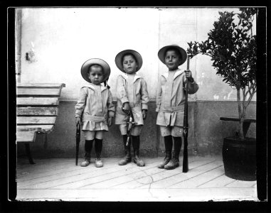 ArCJ - 3 enfants - 137 J 1096 a