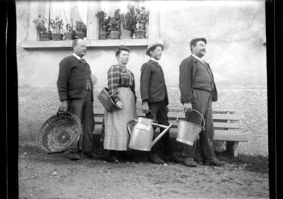 ArCJ - 3 hommes, 1 femme - 137 J 2455 a