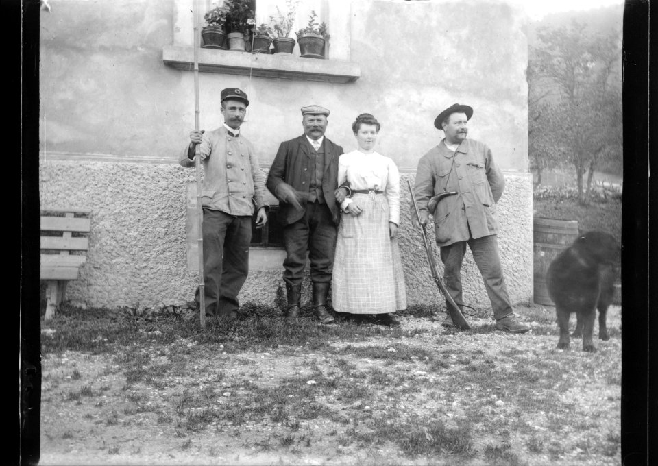 ArCJ - 3 hommes, 1 femme - 137 J 2457 a