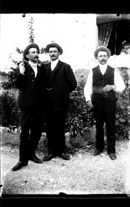ArCJ - 3 hommes - 137 J 1234 b