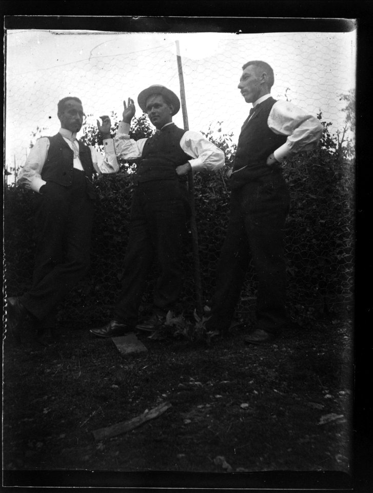 ArCJ - 3 hommes - 137 J 1485 a