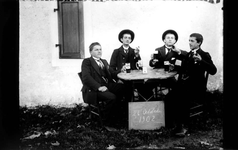 ArCJ - 4 hommes - 137 J 1293 b