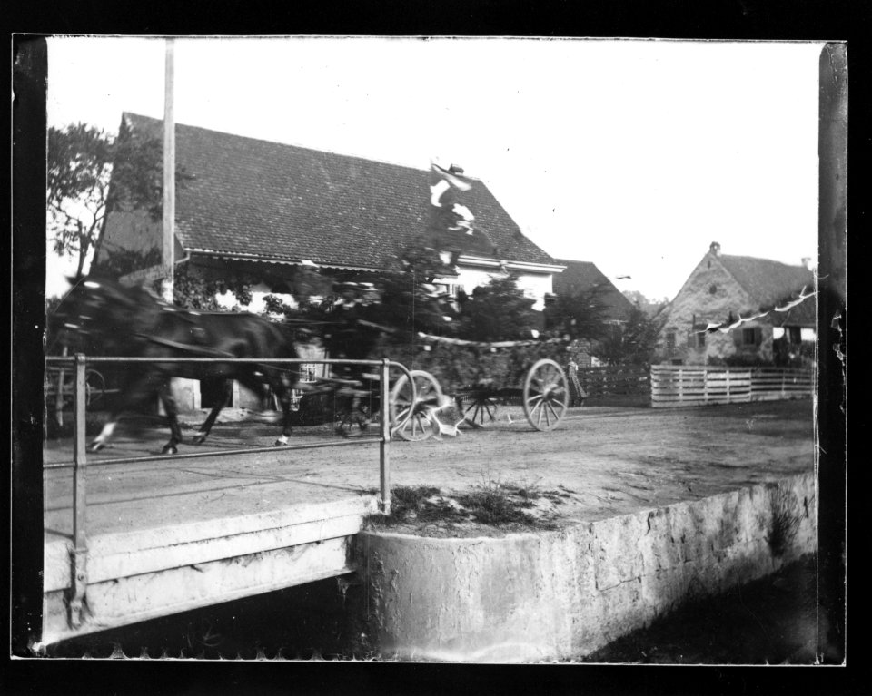 ArCJ - Attelage passant sur un pont - 137 J 577 a