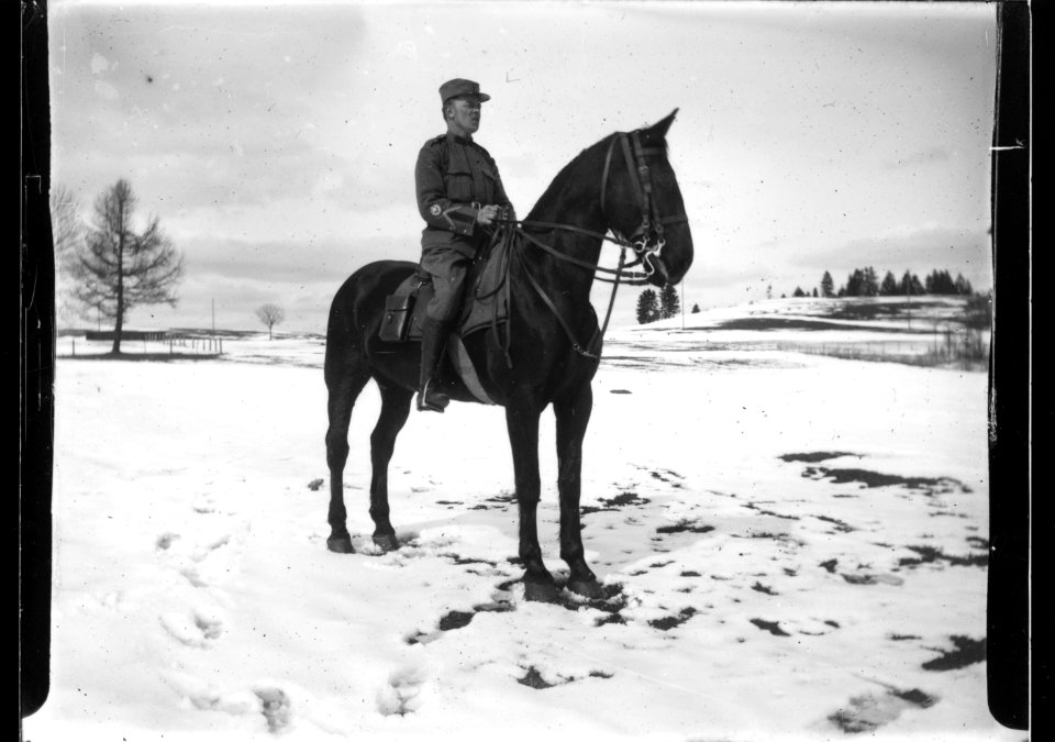 ArCJ - Cavalier en uniforme - 137 J 2431 a
