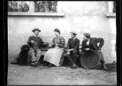 ArCJ - 3 hommes, 1 femme - 137 J 2453 a