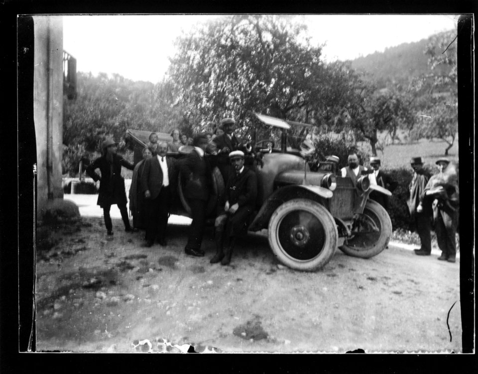 ArCJ - Automobile - 137 J 1681 a