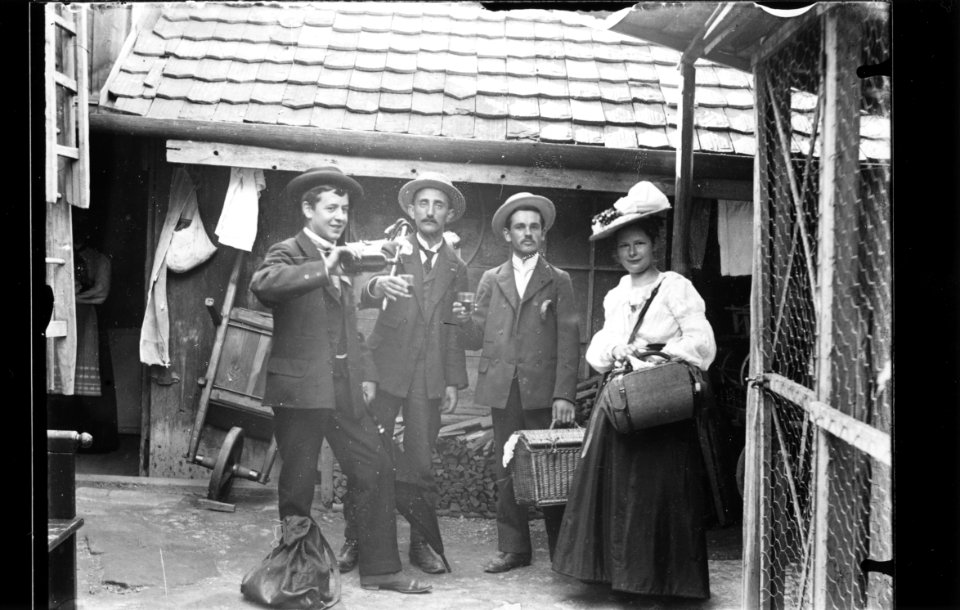 ArCJ - 3 hommes, 1 femme - 137 J 465 b