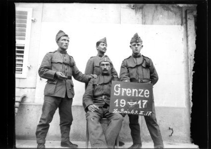 ArCJ - 4 hommes - 137 J 2488 a
