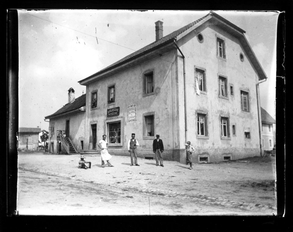 ArCJ - Boulangerie, mode, robes et confections - 137 J 825 a