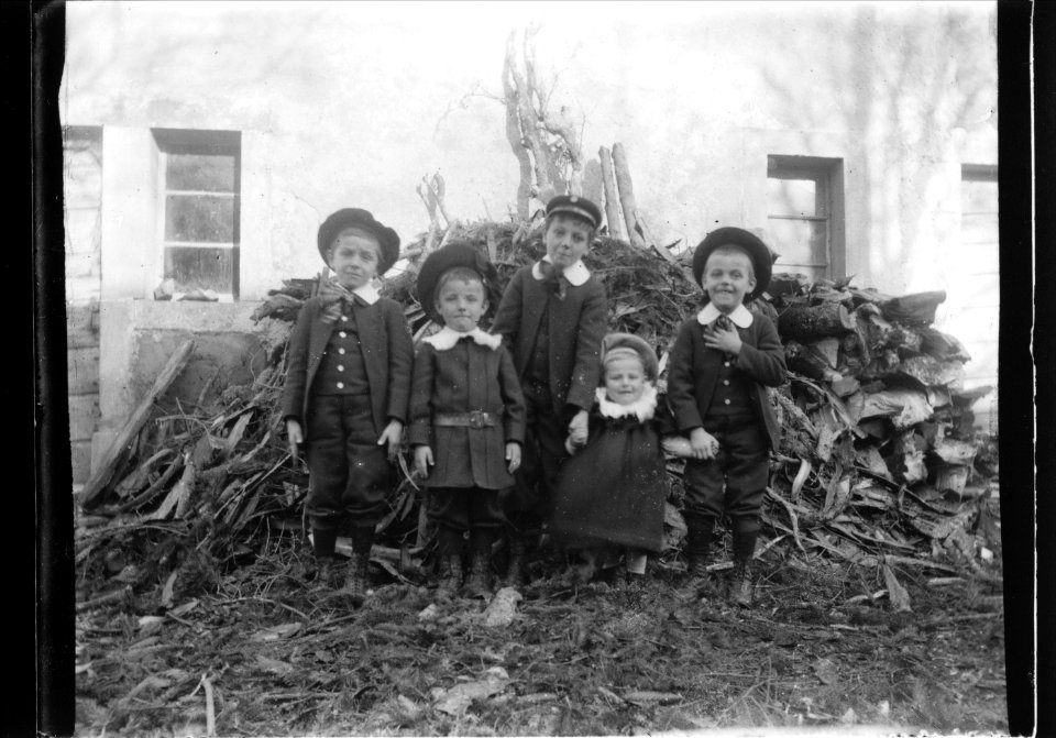 ArCJ - enfants - 137 J 3010 a