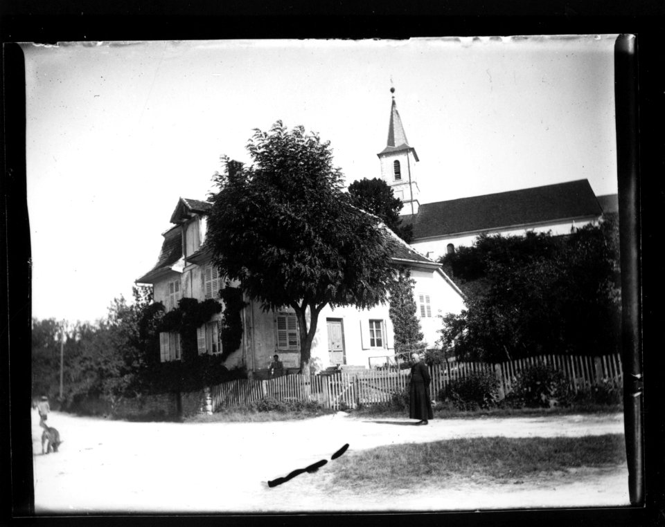 ArCJ - Damphreux, Eglise et cure - 137 J 810 a