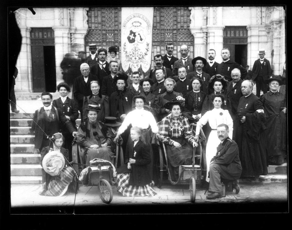 ArCJ - F-Lourdes, Groupe - 137 J 1860 c
