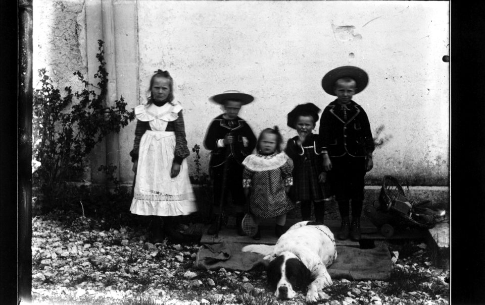 ArCJ - enfants - 137 J 1578 b