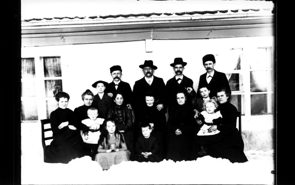 ArCJ - Famille - 137 J 1246 b